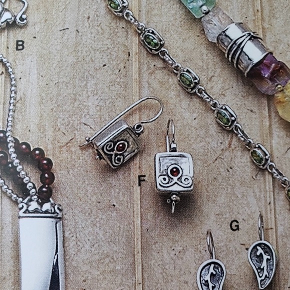 Silpada Vintage Rare Didae Garnet Locking Wire Earrings - Israel - Picture 8 of 8